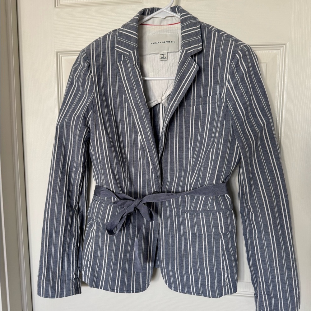 Banana Republic jacket with button and tie